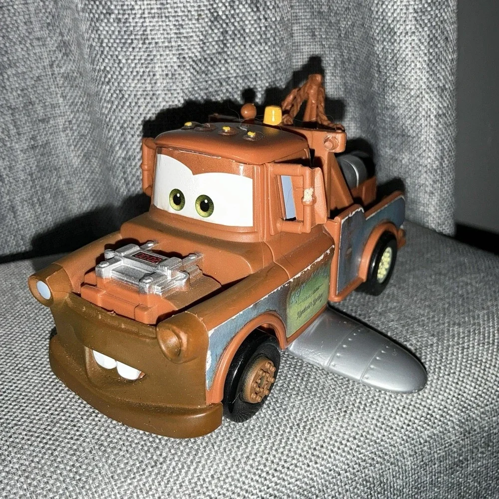 DISNEY PIXAR CARS 2 MATER TAKE FLIGHT BASH 'N' GO TOW MATER MATTEL, 1 Piece ONLY